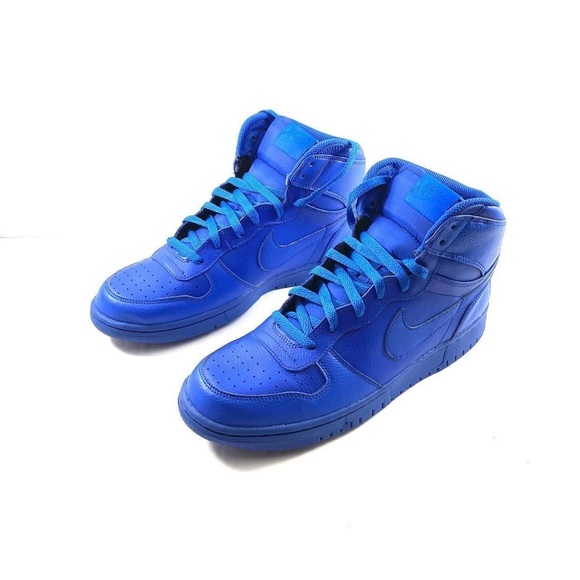 Cool blue. Very nice condition. Plenty of tread left on the sole. - Picture 2 of 3